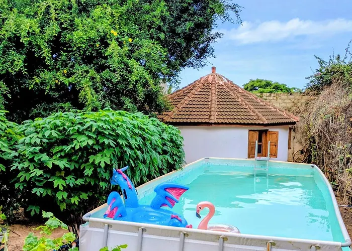 Chez Anaïs - Case indépendante dans un grand jardin avec piscine